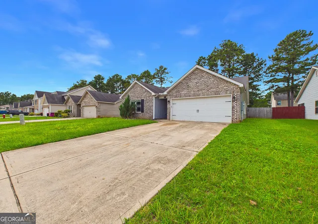 Photo 3 of Sale Pending at 119 Back Cedar Ln, Warner Robins, GA 31093 | MLS# 10823311 | Listing updated on 2026-08-24