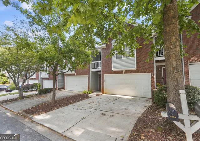Photo 2 of Townhouse for sale at 2007 Manhattan Pkwy, Decatur, GA 30035 | MLS# 10836380 | Listing updated on 2026-09-14