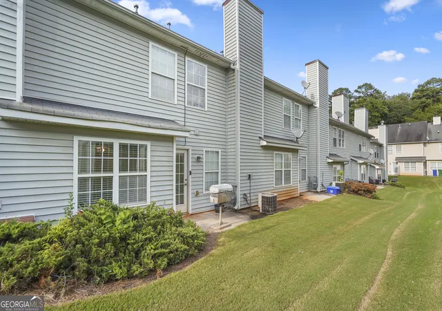 Photo 3 of Townhouse for sale at 2007 Manhattan Pkwy, Decatur, GA 30035 | MLS# 10836380 | Listing updated on 2026-09-14