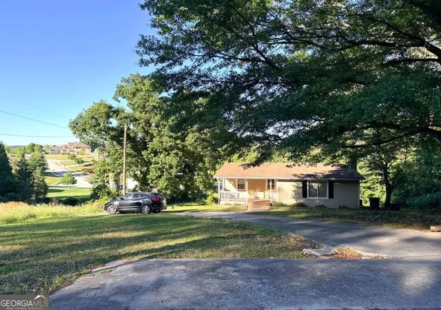Photo 3 of Sale Pending at 5079 Hudson Rd, Loganville, GA 30052 | MLS# 10767929 | Listing updated on 2026-09-19