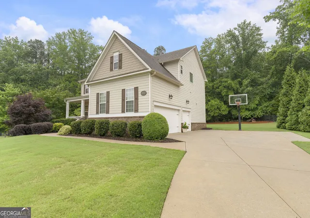 Photo 3 of Single family home for sale at 10130 Peaks Pkwy, Alpharetta, GA 30004 | MLS# 10727369 | Listing updated on 2026-09-07