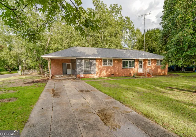 Photo 2 of Single family home for sale at 1106 Knoxville St, Fort Valley, GA 31030 | MLS# 10827196 | Listing updated on 2026-08-31