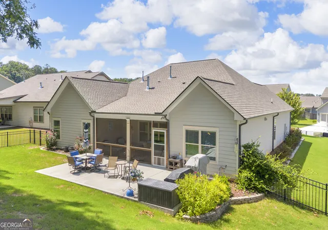 Photo 3 of Single family home for sale at 1645 Jasper Dr, Winder, GA 30680 | MLS# 10831180 | Listing updated on 2026-10-01