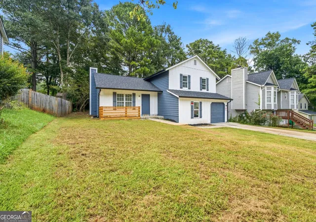 Photo 2 of Single family home for sale at 917 Lake Watch Dr, Stone Mountain, GA 30088 | MLS# 10818807 | Listing updated on 2026-08-30
