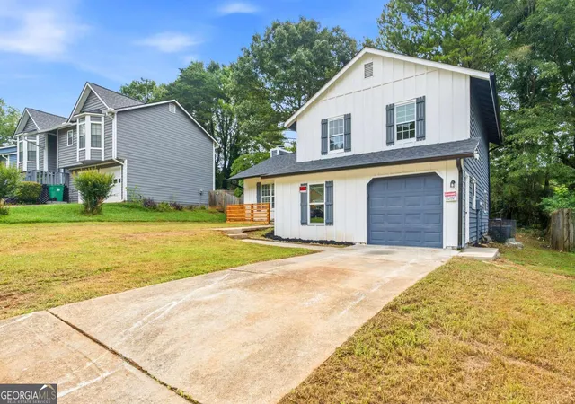 Photo 3 of Single family home for sale at 917 Lake Watch Dr, Stone Mountain, GA 30088 | MLS# 10818807 | Listing updated on 2026-08-30