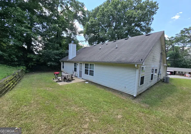 Photo 2 of Single family home for sale at 999 Dixie Dr, Jonesboro, GA 30236 | MLS# 10567729 | Listing updated on 2025-09-02