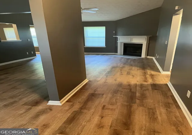 Photo 3 of Single family home for sale at 999 Dixie Dr, Jonesboro, GA 30236 | MLS# 10567729 | Listing updated on 2025-09-02