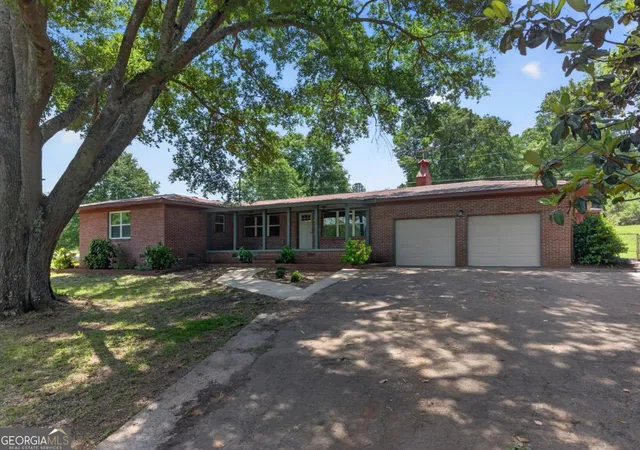 1st image of 201 Cove Access Rd, Talladega, AL 35160 | MLS# 10818663