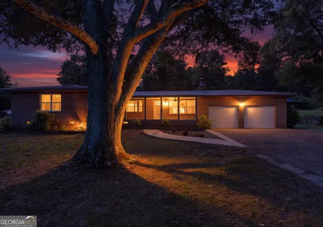 Photo 3 of Single family home for sale at 201 Cove Access Rd, Talladega, AL 35160 | MLS# 10818663 | Listing updated on 2026-09-01