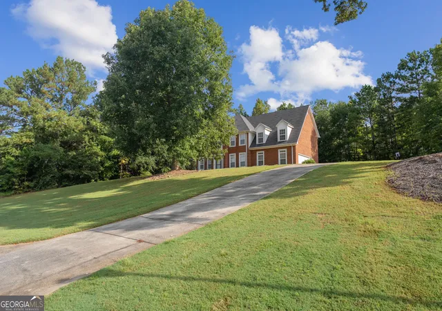 Photo 3 of Single family home for sale at 1433 Cotton Trl, Conyers, GA 30094 | MLS# 10830625 | Listing updated on 2026-09-30