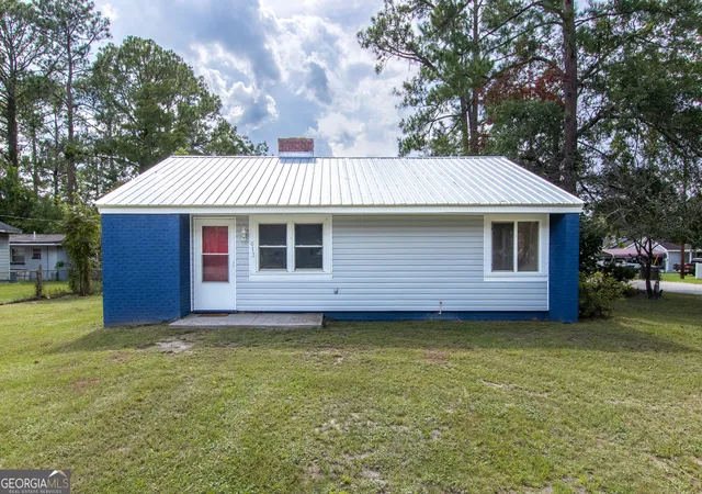 Photo 1 of Single family home for sale at 613 N Crawford St, Waycross, GA 31503 | MLS# 10827896 | Listing updated on 2026-09-05