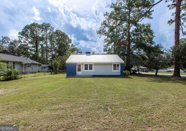 Photo 2 of Single family home for sale at 613 N Crawford St, Waycross, GA 31503 | MLS# 10827896 | Listing updated on 2026-09-05