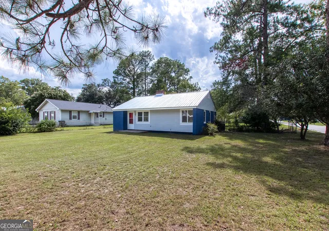 Photo 3 of Single family home for sale at 613 N Crawford St, Waycross, GA 31503 | MLS# 10827896 | Listing updated on 2026-09-05