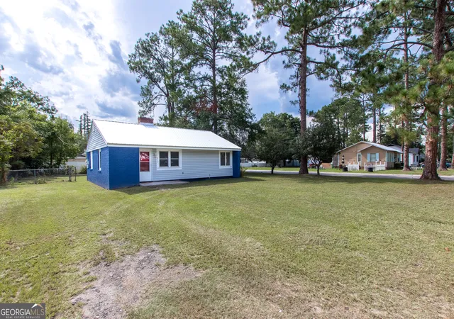 Photo 4 of Single family home for sale at 613 N Crawford St, Waycross, GA 31503 | MLS# 10827896 | Listing updated on 2026-09-05