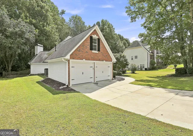 Photo 3 of Single family home for sale at 125 Brookridge Ct, Fayetteville, GA 30215 | MLS# 10830555 | Listing updated on 2026-09-17