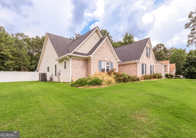 Photo 2 of Single family home for sale at 1319 Idlewood Ct, Mcdonough, GA 30252 | MLS# 10808205 | Listing updated on 2026-09-18