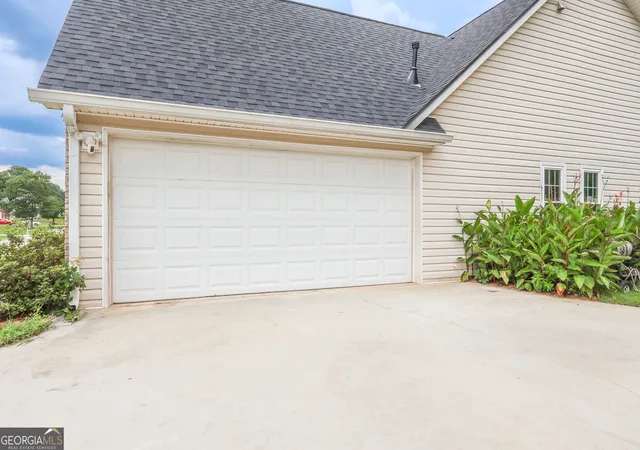 Photo 4 of Single family home for sale at 1319 Idlewood Ct, Mcdonough, GA 30252 | MLS# 10808205 | Listing updated on 2026-09-18
