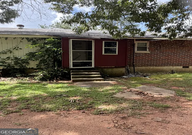 Photo 4 of Sale Pending at 217 Glenn St, Jackson, GA 30233 | MLS# 10812960 | Listing updated on 2026-09-30