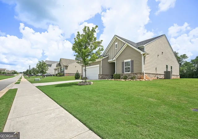Photo 3 of Single family home for sale at 155 Siena Dr Nw, Cartersville, GA 30120 | MLS# 10828758 | Listing updated on 2026-09-10