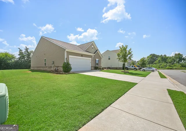 Photo 4 of Single family home for sale at 155 Siena Dr Nw, Cartersville, GA 30120 | MLS# 10828758 | Listing updated on 2026-09-10
