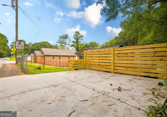Photo 3 of Single family home for sale at 293 E Carver Dr, Athens, GA 30601 | MLS# 10823377 | Listing updated on 2026-09-21