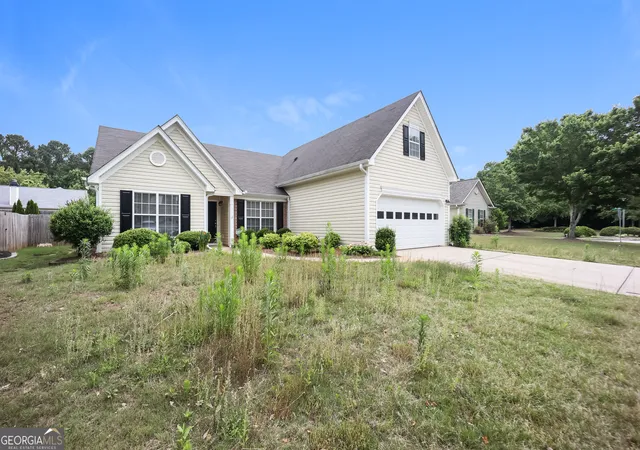 Photo 2 of Single family home for sale at 413 Baldwin Ct, Newnan, GA 30263 | MLS# 10809402 | Listing updated on 2026-10-07