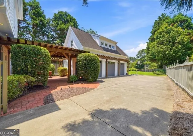 Photo 2 of Single family home for sale at 3901 Hazelhurst Dr, Marietta, GA 30066 | MLS# 10831942 | Listing updated on 2026-09-11