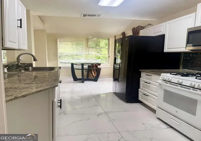 Photo 3 of Single family home for sale at 3193 Medina Dr, Jonesboro, GA 30236 | MLS# 10791678 | Listing updated on 2026-09-10