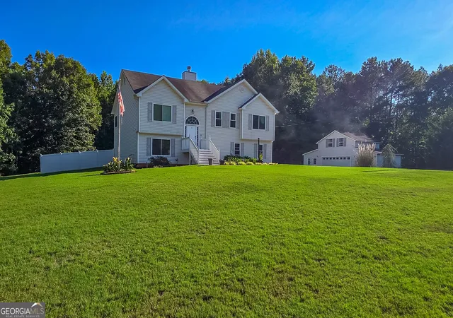 Photo 2 of Single family home for sale at 1016 Hamilton Dr, Locust Grove, GA 30248 | MLS# 10830210 | Listing updated on 2026-09-03