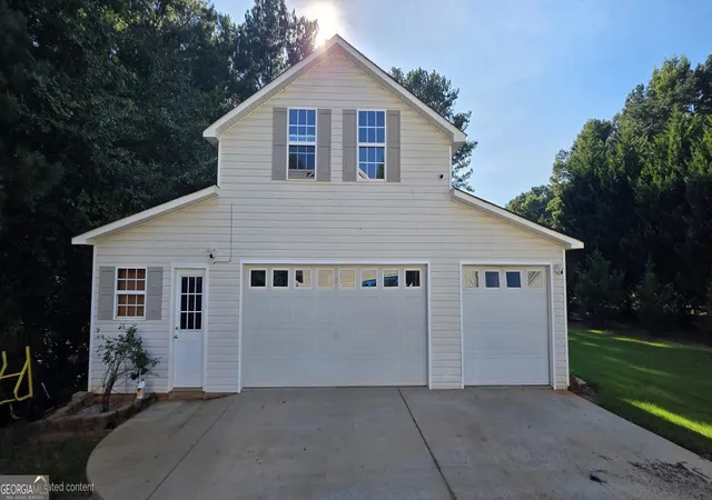 Photo 3 of Single family home for sale at 1016 Hamilton Dr, Locust Grove, GA 30248 | MLS# 10830210 | Listing updated on 2026-09-03