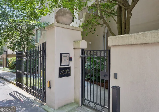 3rd image of 2765 Peachtree Rd NE, Atlanta, GA 30305