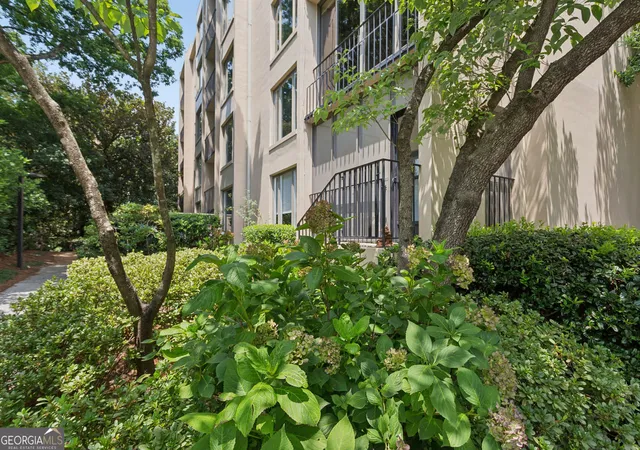 4th image of 2765 Peachtree Rd NE, Atlanta, GA 30305