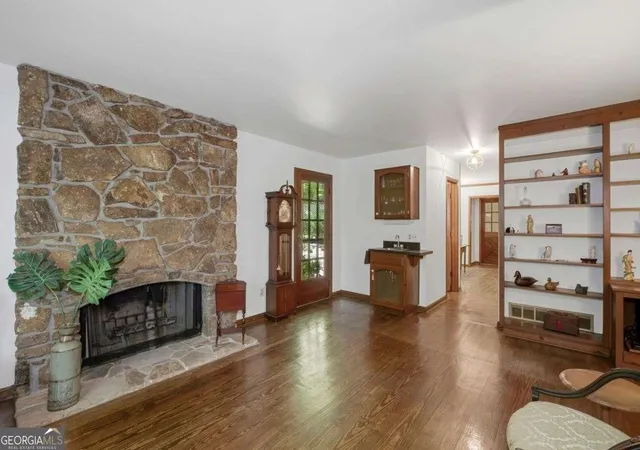Photo 2 of Single family home for sale at 395 Nottingham Dr, Marietta, GA 30066 | MLS# 10740213 | Listing updated on 2026-09-14