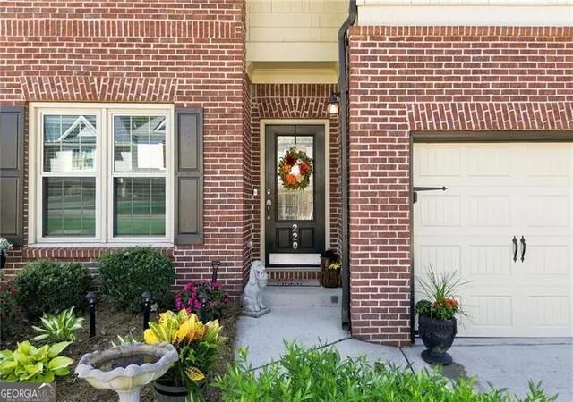 Photo 4 of Single family home for sale at 220 Water Oak Pl, Milton, GA 30009 | MLS# 10832161 | Listing updated on 2026-08-26