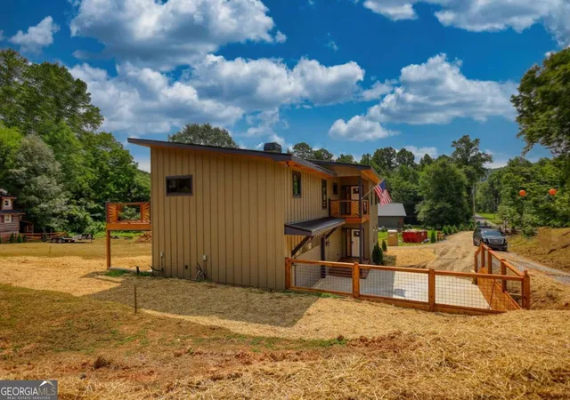 Photo 3 of Single family home for sale at 483 Church St, Blue Ridge, GA 30513 | MLS# 10817577 | Listing updated on 2026-09-07