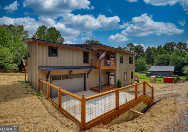 Photo 3 of Single family home for sale at 483 Church St, Blue Ridge, GA 30513 | MLS# 10817577 | Listing updated on 2026-09-07