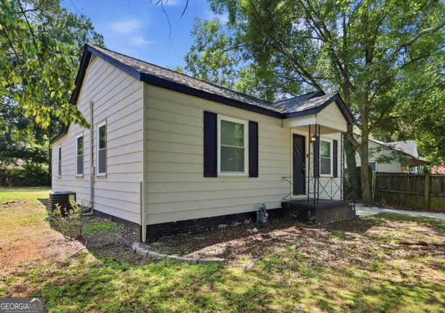 Photo 2 of Sale Pending at 1693 Concord Dr Se, Marietta, GA 30060 | MLS# 10826502 | Listing updated on 2026-09-03