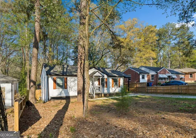 Photo 3 of Single family home for sale at 2545 Plantation Dr, Atlanta, GA 30344 | MLS# 10726015 | Listing updated on 2026-05-24