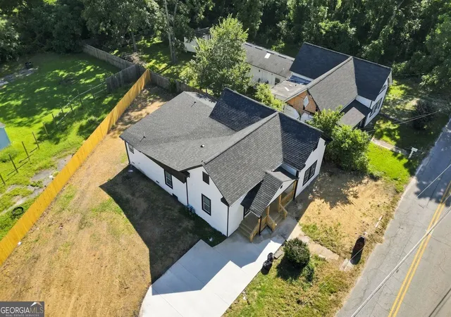 Photo 3 of Single family home for sale at 7516 Conyers St, Lithonia, GA 30058 | MLS# 10832792 | Listing updated on 2026-09-16