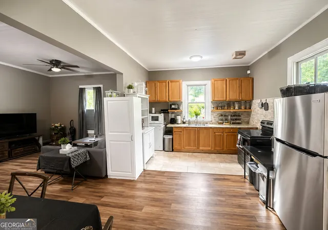 Photo 3 of Single family home for sale at 145 Spalding St, Griffin, GA 30223 | MLS# 10793649 | Listing updated on 2026-10-24