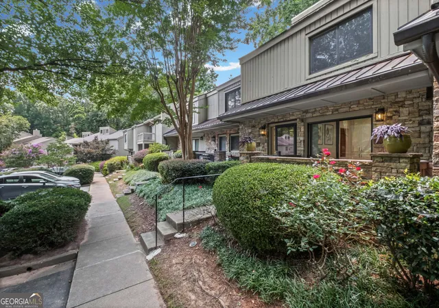 Photo 3 of Townhouse for sale at 1252 Druid Knoll Dr Ne, Brookhaven, GA 30319 | MLS# 10790888 | Listing updated on 2026-09-12