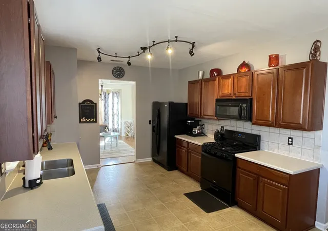 Photo 3 of Sale Pending at 2626 SW Summit Pkwy, Atlanta, GA 30331 | MLS# 10731503 | Listing updated on 2026-08-04