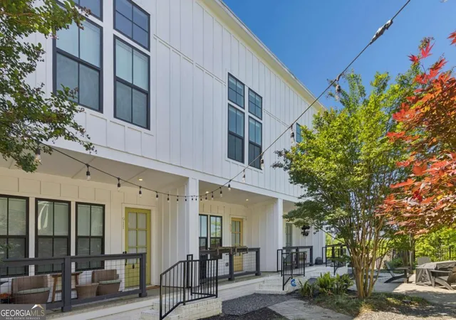 Photo 1 of Townhouse for sale at 913 Brees Ct, Atlanta, GA 30318 | MLS# 10815013 | Listing updated on 2026-09-14