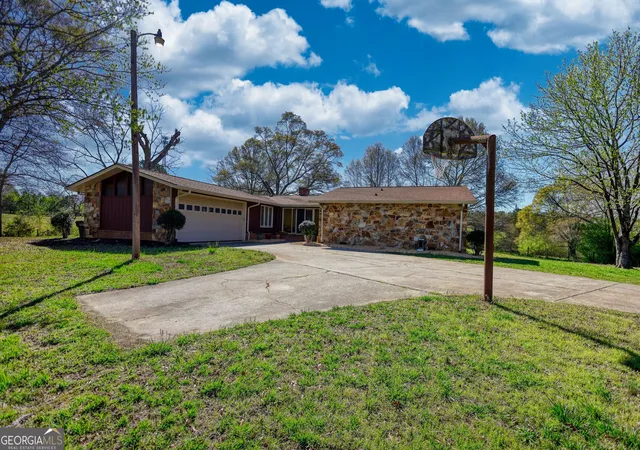 2nd image of 610 Loth Wages Rd, Dacula, GA 30019 | MLS# 10623578