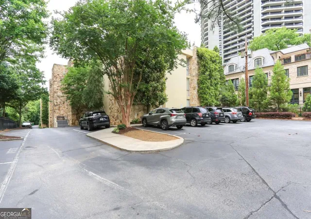 Listing Photo 2 - Condo for sale in building located at 2632 Peachtree Rd Nw, Atlanta, GA 30305 - Unit #302B