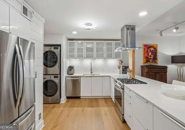 Listing Photo 3 - Condo for sale in building located at 2632 Peachtree Rd Nw, Atlanta, GA 30305 - Unit #302B