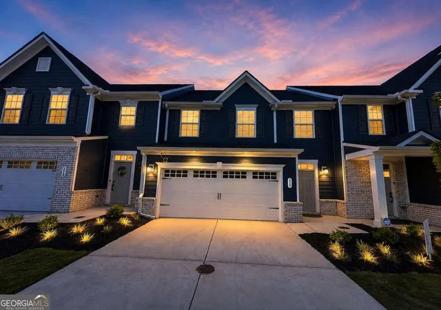 2nd image of 320 Mayflower Dr, Mcdonough, GA 30253 | MLS# 10801547