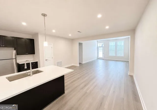 4th image of 320 Mayflower Dr, Mcdonough, GA 30253 | MLS# 10801547