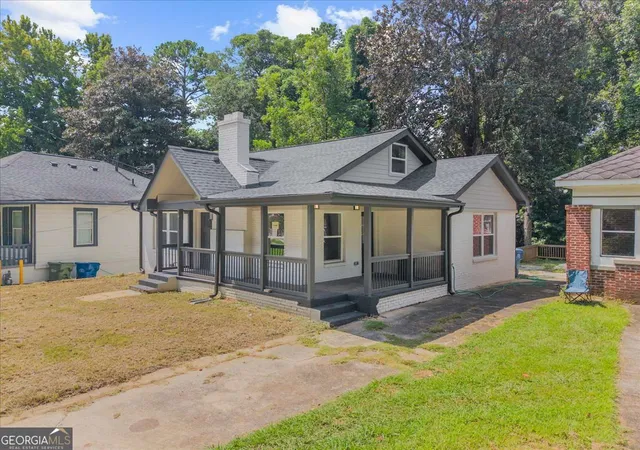 Photo 3 of Single family home for sale at 1040 Donnelly Ave Sw, Atlanta, GA 30310 | MLS# 10825766 | Listing updated on 2026-09-20