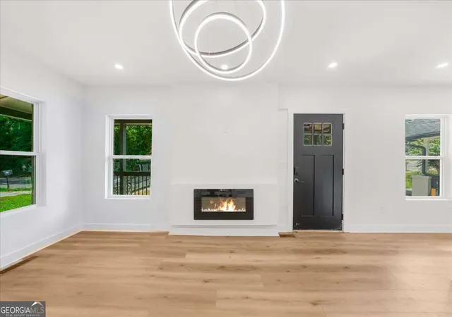 Photo 4 of Single family home for sale at 1040 Donnelly Ave Sw, Atlanta, GA 30310 | MLS# 10825766 | Listing updated on 2026-09-20